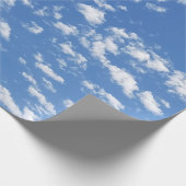 Blauwe hemel en witte wolken, verpakkingspapier cadeaupapier (Hoek)