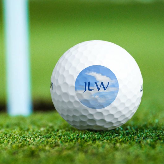 Blauwe hemel met een twist van wolken golfballen
