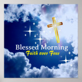 Blauwe hemel met witte wolken en gouden kruis poster (Voorkant)