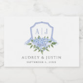 Blauwe Hydrangea Monogram Crest Mini Bruiloft Sparkling Wijnetiket (Enkel label)