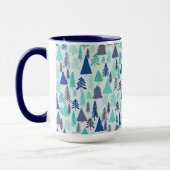 Blauwe kerstbomen in een Evergreen Forest Mok (Links)