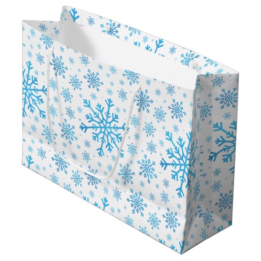  blauwe kerstsnowflakes op winterwit groot cadeauzakje (Voorkant Gekanteld)