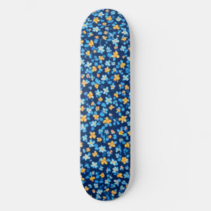 Blauwe kleine bloemen patroon skateboard