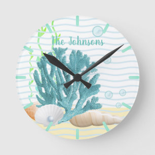 Blauwe koraal, zeeschelpen en blauwe parels ronde klok