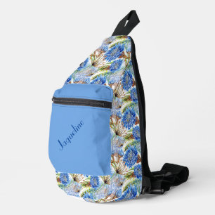 Blauwe korenbloemen witte achtergrond sling bag
