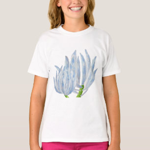 Blauwe krijtsticks op een T-shirt