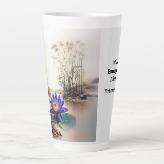Blauwe Lotus komt uit modderige wateren (Vietnamee Latte Mok (Voorkant)