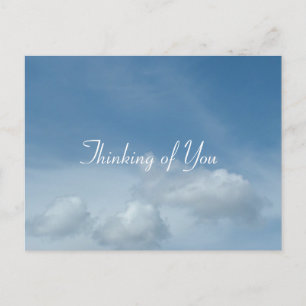 Blauwe lucht en witte wolken denkend aan jou briefkaart