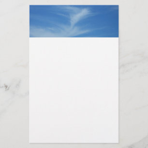 Blauwe lucht met witte wolken Abstracte natuurfoto Briefpapier