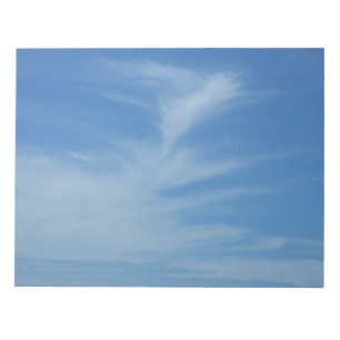 Blauwe lucht met witte wolken Abstracte natuurfoto Notitieblok