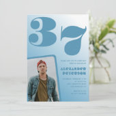 Blauwe Mannen Fotogradiënt 37e verjaardagsuitnodig Kaart (Staand voorkant)