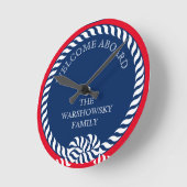 Blauwe marinewitte rode negroïde monogram stripe  ronde klok (Hoek)