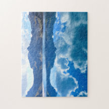 Blauwe meerwolken landschap