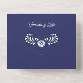 Blauwe Mexicaanse Talavera met oudernaam All In One Uitnodiging (Achterkant)