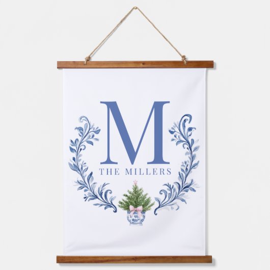 Blauwe Monogram Crest met kerstboom Hangend Wandkleed (Voorkant)