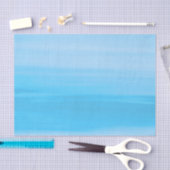 Blauwe oceaangolven met schaduwen van blauw tissuepapier (Craft)