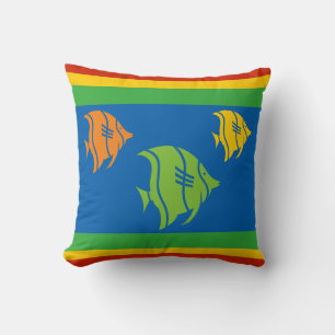 blauwe, oranje, gele en groene vis op witte kussen