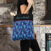 Blauwe Paarse pauwenveren op zwart monogram Draagtas