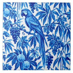 Blauwe papegaaien in een tropische tuin tegeltje