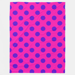 Blauwe pokstippen op fuchsia fleece deken
