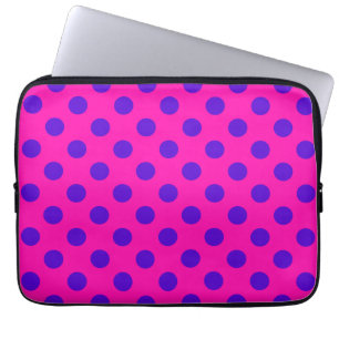 Blauwe pokstippen op fuchsia laptop sleeve