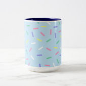 Blauwe regenboog strooit confetti leuk kleurrijk tweekleurige koffiemok (Center)