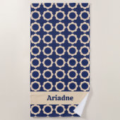 Blauwe Retro Vibe Bloempatroon Monogram Strandlaken (Voorkant)