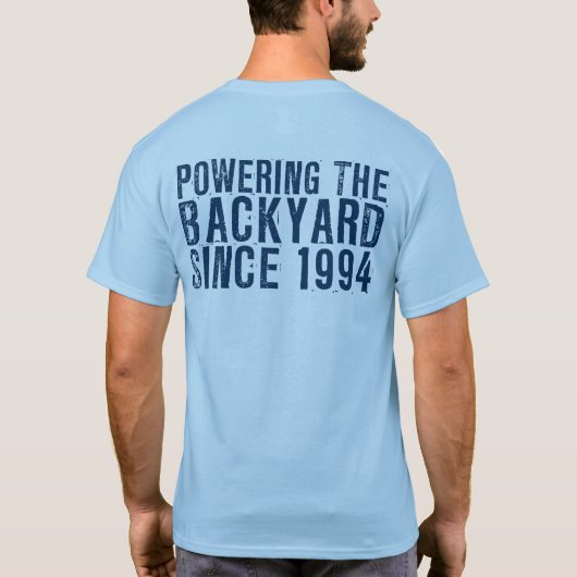 Blauwe Rino "Powering the Backyard"-Mannen T-shirt (Achterkant)