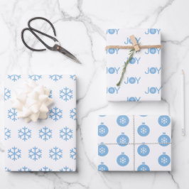 Blauwe sneeuwvlokken, jaloezie en kerstballen inpakpapier vel