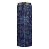 Blauwe sneeuwvlokken op blauw thermosbeker (Achterkant)