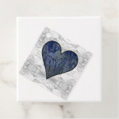 Blauwe steen gemarmerd patroon bedankjes labels (In situ)