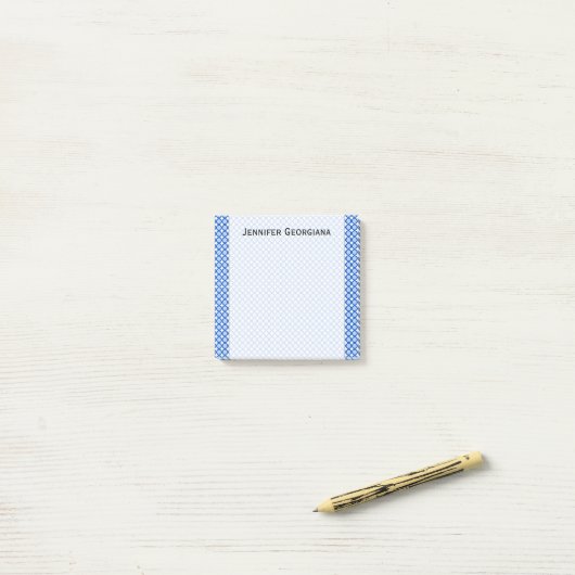 Blauwe Stippen/cirkelpatroon + aangepaste naamnoti Post-it® Notes (Op bureau)