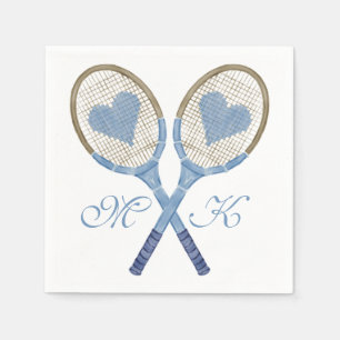 Blauwe tennisrackets met harten en papieren servet