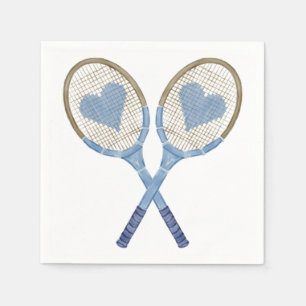Blauwe tennisrackets met harten en papieren servet