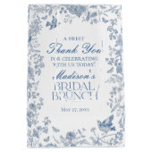 Blauwe Toile De Jouy Bruids Brunch Favorieten Medium Cadeauzakje (Achterkant)