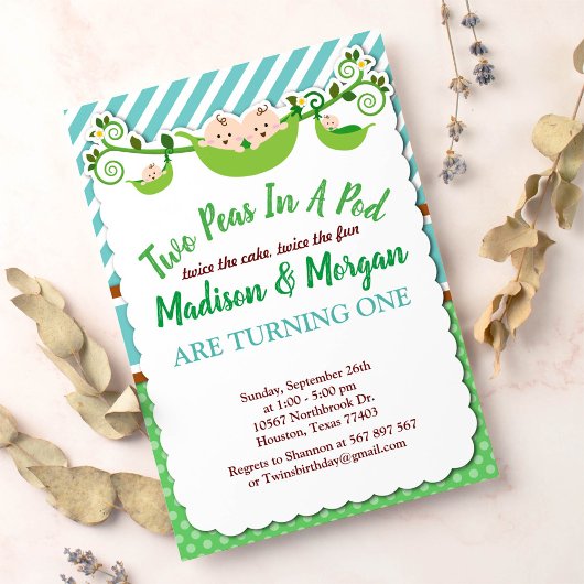 Blauwe twee erwten in een druppelaar op zondag kaart