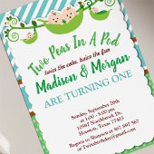 Blauwe twee erwten in een druppelaar op zondag kaart