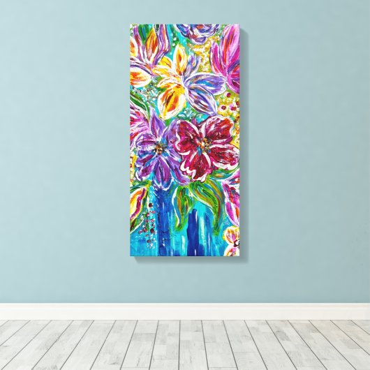 Blauwe vaas bloemige gewikkelde canvas print (Insitu (Houten vloer))