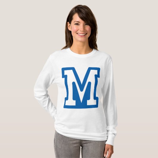 Blauwe varsity letter M monogram T-shirt (Voorkant volledig)