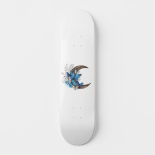 Blauwe vlinders op houten halve maan skateboard