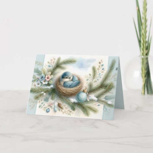 Blauwe vogelnest met versiering in winterdennenbom feestdagen kaart (Voorkant)