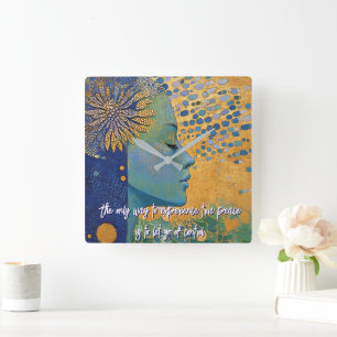 Blauwe Vrouw Laat Controle Muur Klok Loslaten