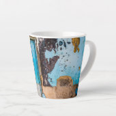Blauwe wand en deur latte mok (Rechterhoek)