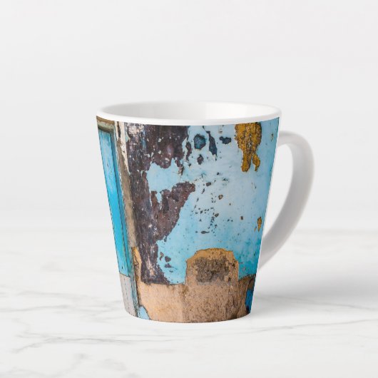 Blauwe wand en deur latte mok (Rechterhoek)