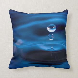 Blauwe waterdruppels kussen