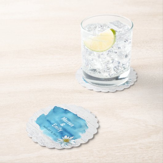 blauwe waterverf spatten op witgewassen hout kartonnen onderzetters (Insitu)