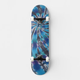 Blauwe wervelbandkleurstof skateboard