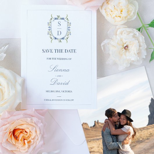 Blauwe Wilde Bloemen Monogram Wapen Save The Date