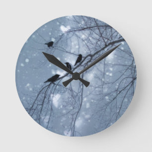 Blauwe wilde sneeuwkraaien ronde klok