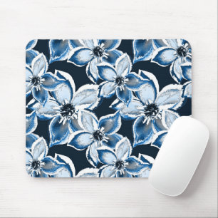 Blauwe, witte bloemen op een zwarte achtergrond. muismat